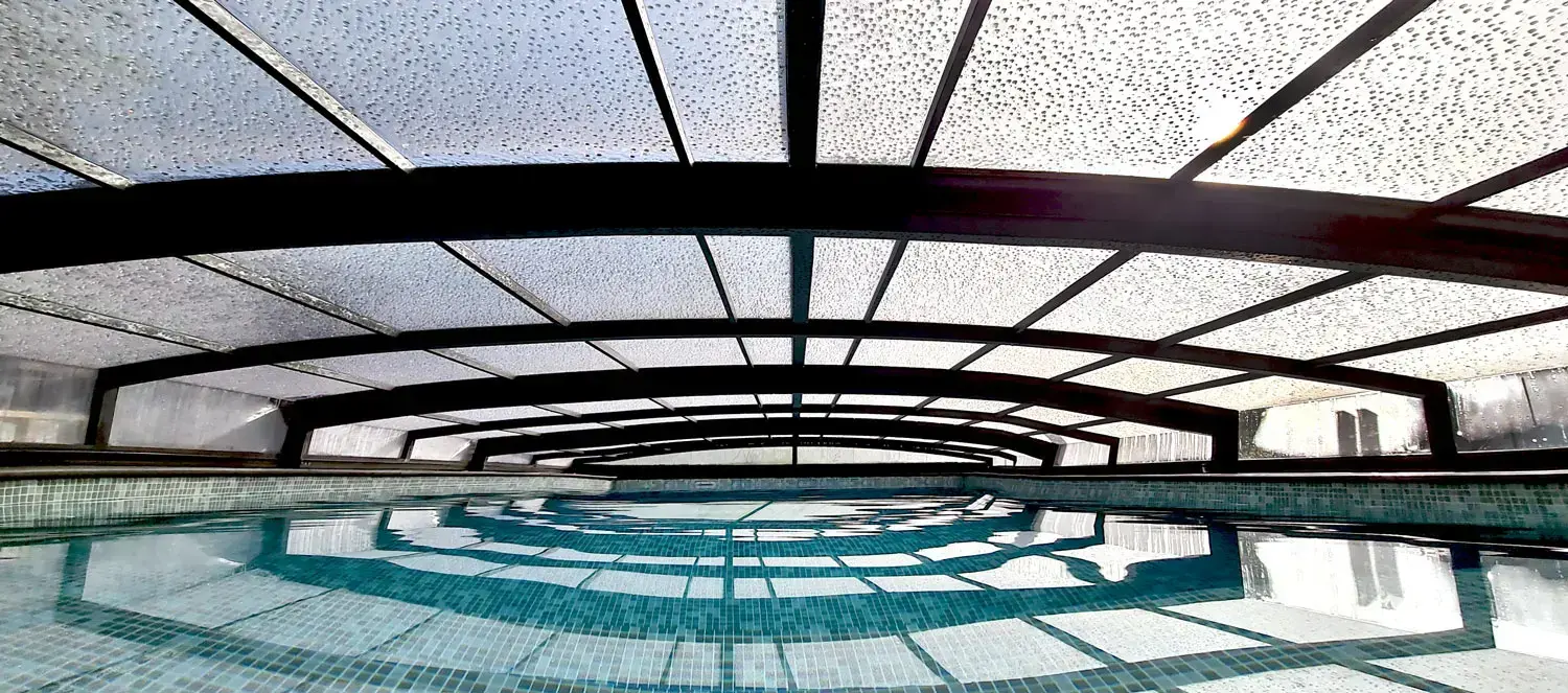 Bad under pooltaket Leia