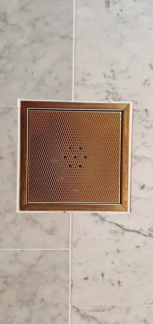 Pooldetalj i mässing