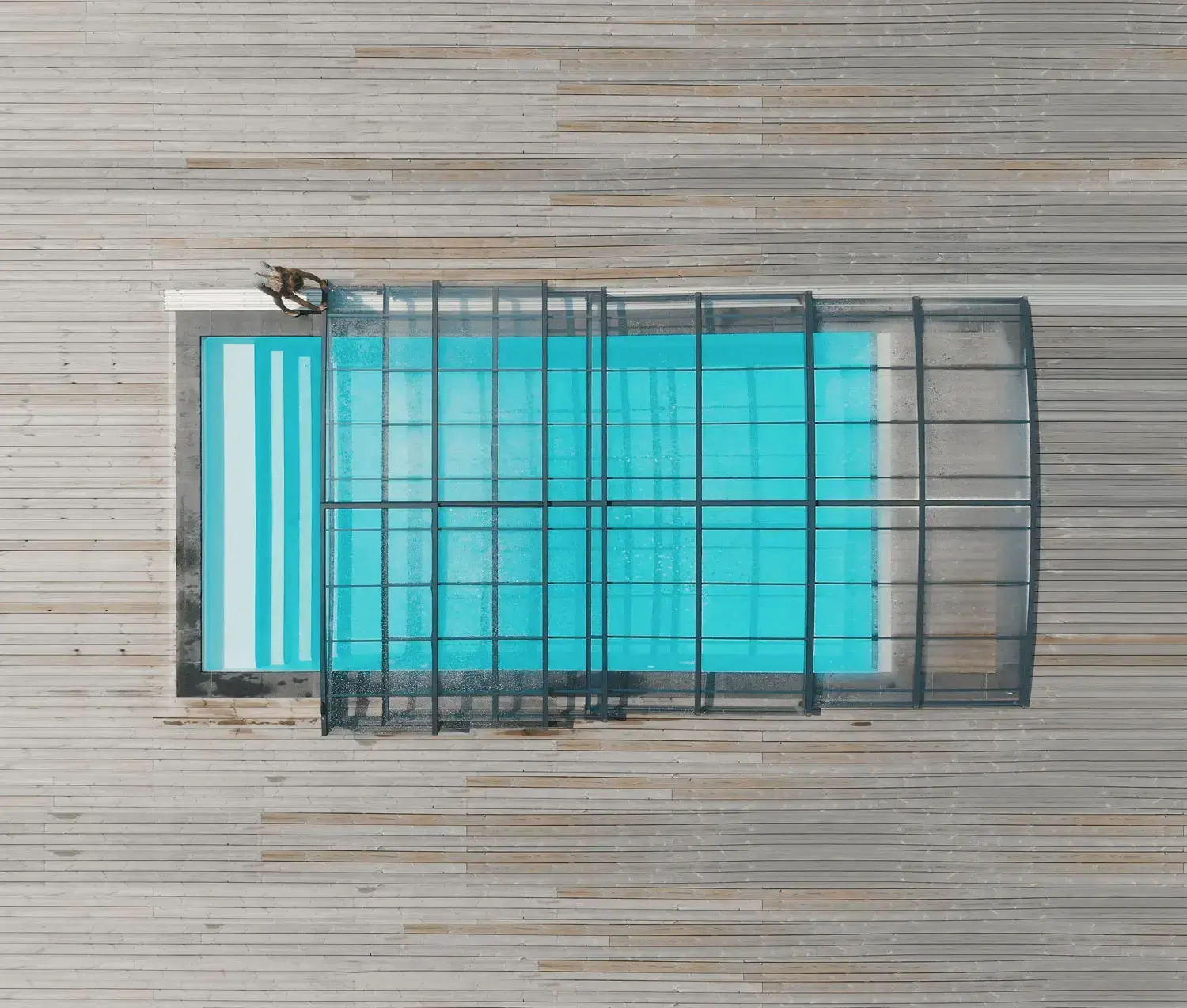 Pool med pooltaket Leia