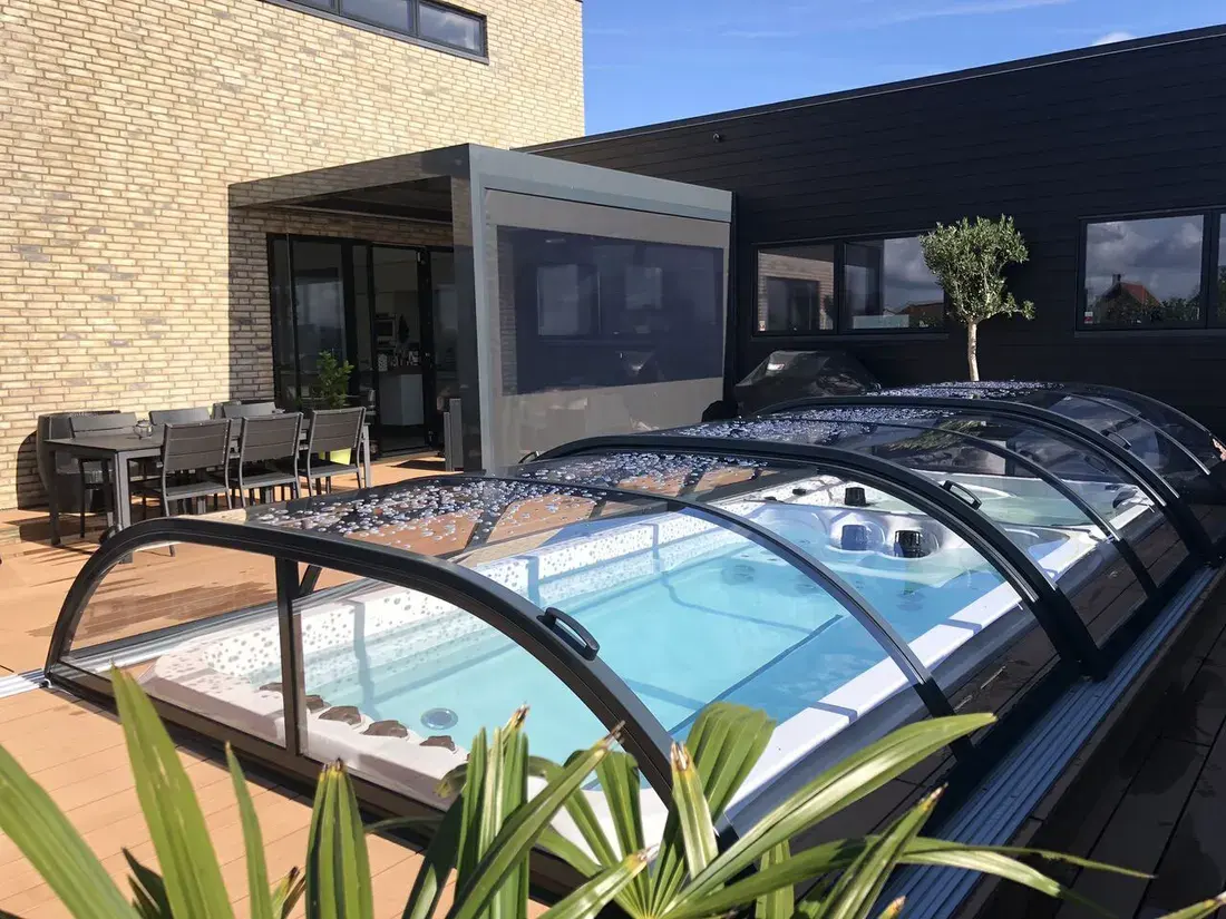 Nova pooltak över swimspa vid huset